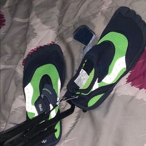 Swimming shoes